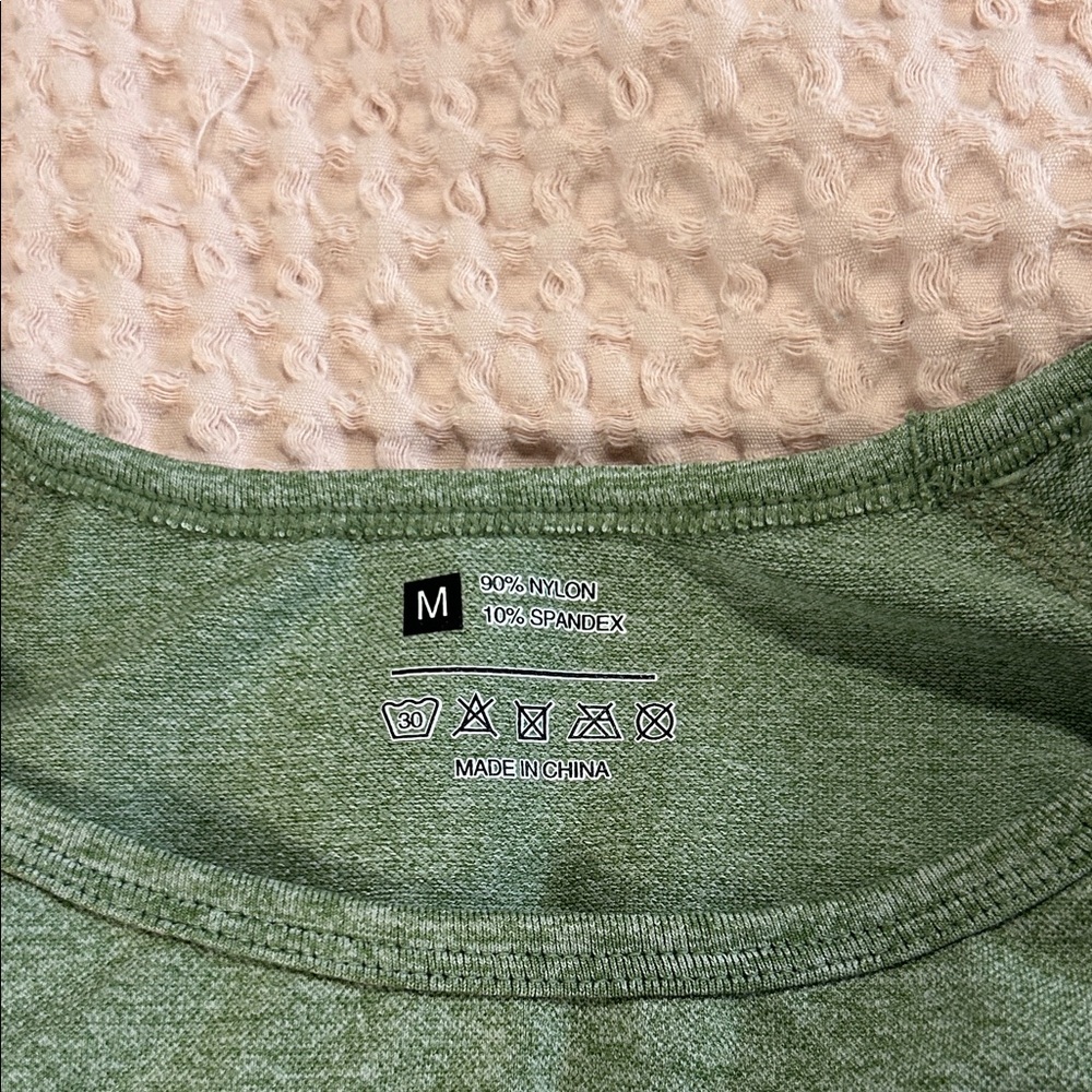 Exercise crop top - Picture 3 of 7